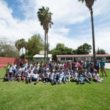 Estudiantes del CUValles con niños de la primaria "Narciso Medina"