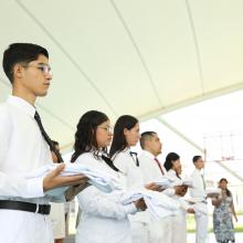 Imposición de batana a estudiantes del programa médico, cirujano y partero